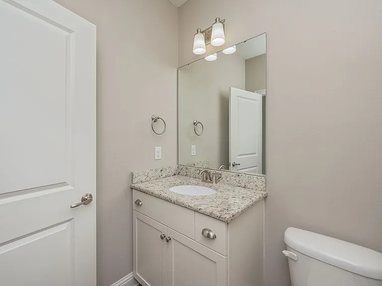 401 King St — Photo 26