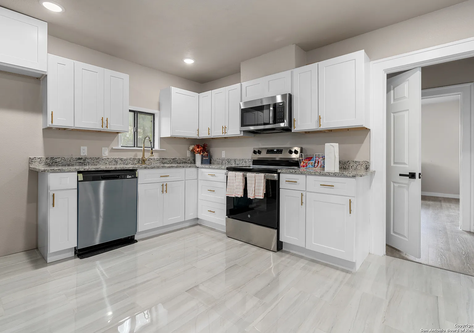 3 bed, 1018 sqft, $1,500 — Photo 1