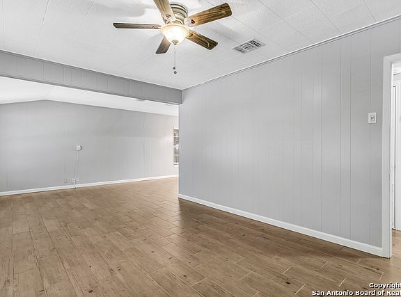 4th image of 135 Tampa Ave