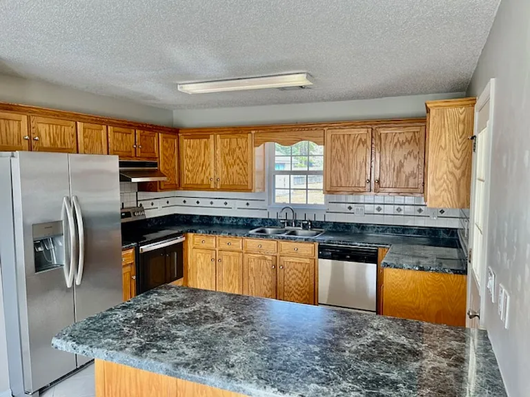 703 Elliott Dr NW — Photo 3