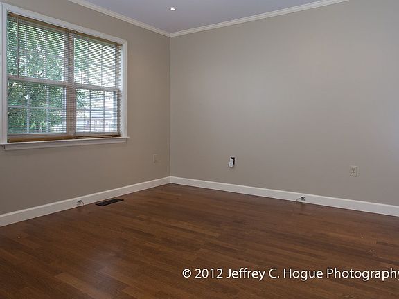 3rd image of 805 Tuckerton Rd