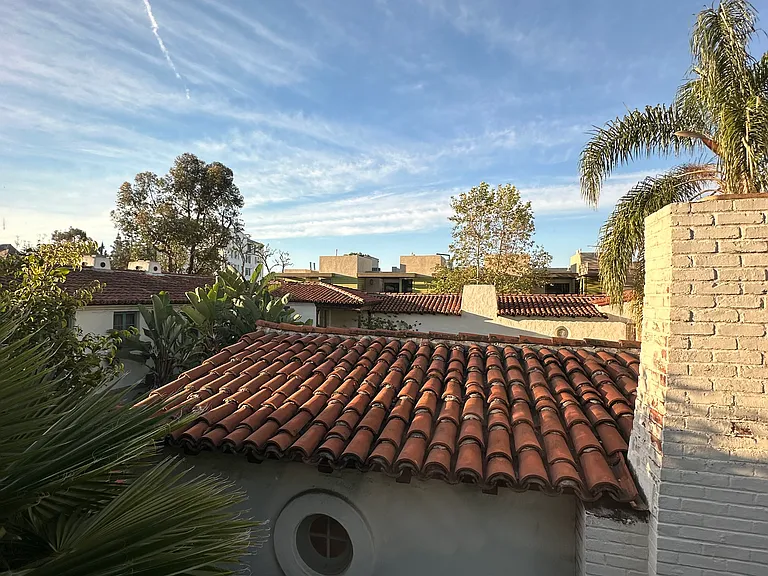 1479 N Havenhurst Dr #4 — Photo 11