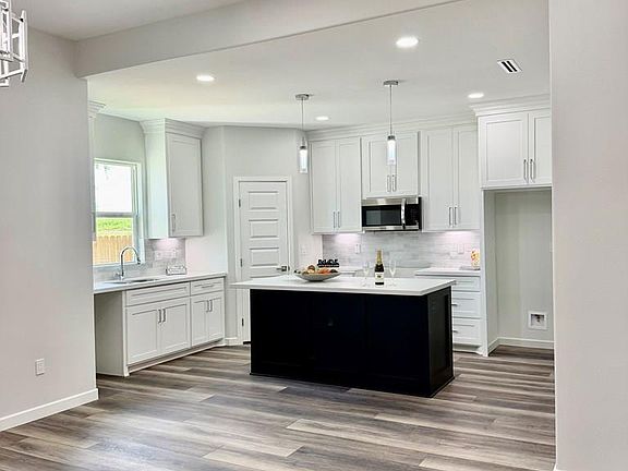 2nd image of 407 Hope Dr