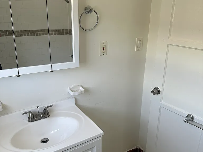 959 Gayley Ave #11 — Photo 9