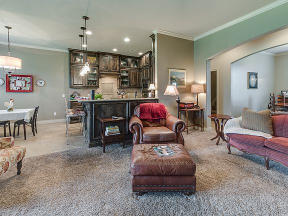 4th image of 801 Samantha Ln