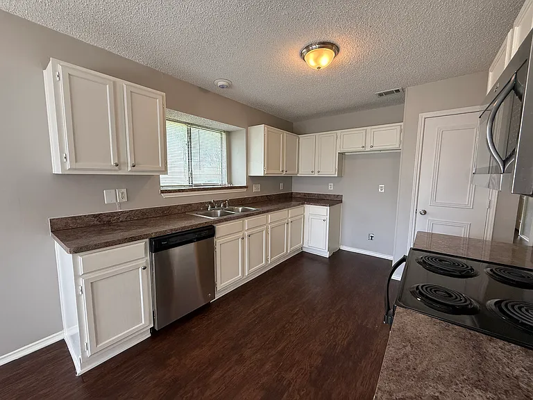 1330 Planters Rd — Photo 6