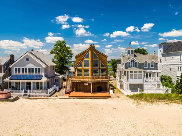 45 Milford Point Rd, Milford, CT 06460