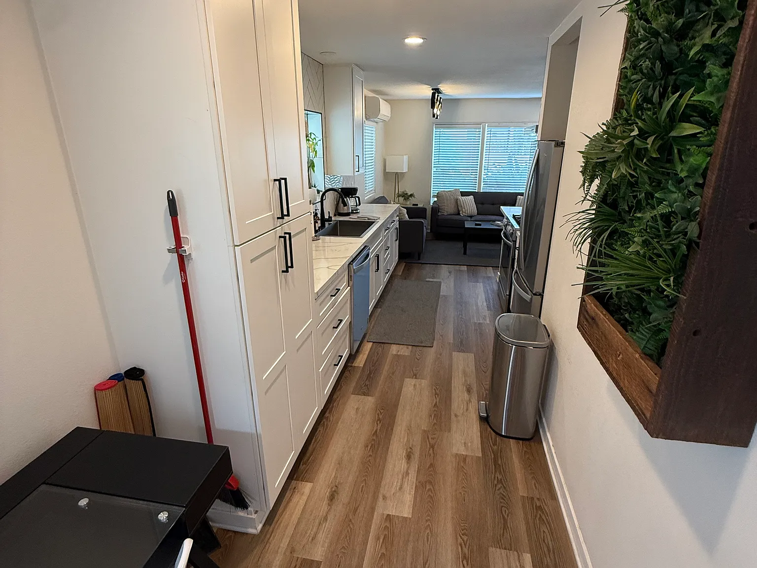 3 bed, 1.5 bath, 1000 sqft, $5,000 — Photo 3