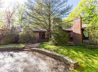 18 High Wood Rd, Bloomfield, CT 06002