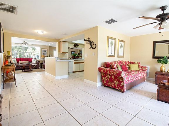 4th image of 4333 Newbury Dr