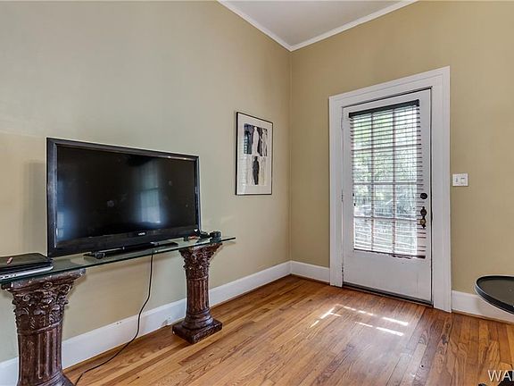 4th image of 1214 Oakwood Ave