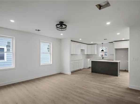 19 Pumgansett St, Providence, RI 02908