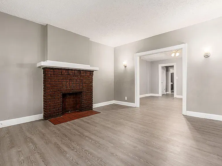 3 bed, 1260 sqft, $2,000 — Photo 2