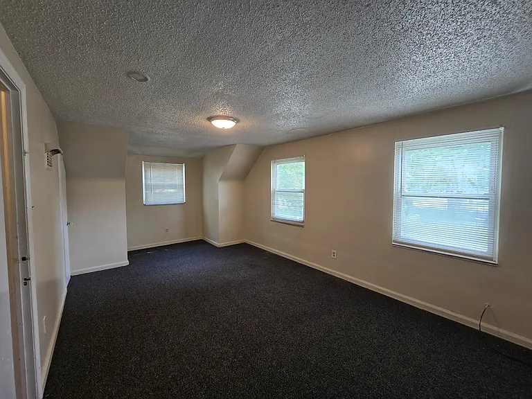 15205 Maplewood Ave — Photo 38