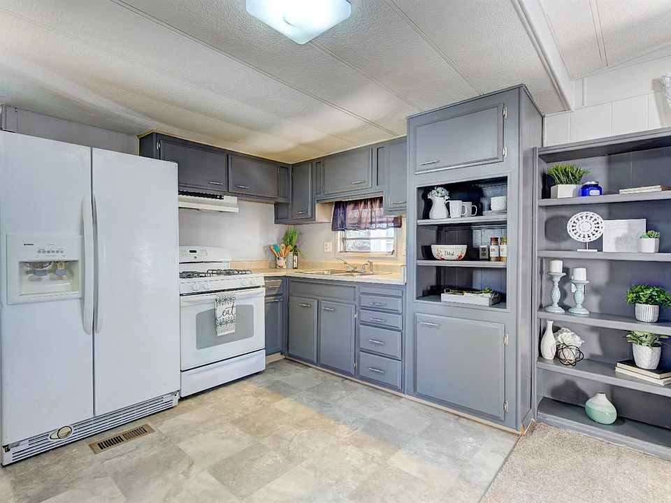 1st image of 105 Cambria Cir