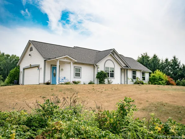12283 Hall Rd, Ravenna, MI 49451