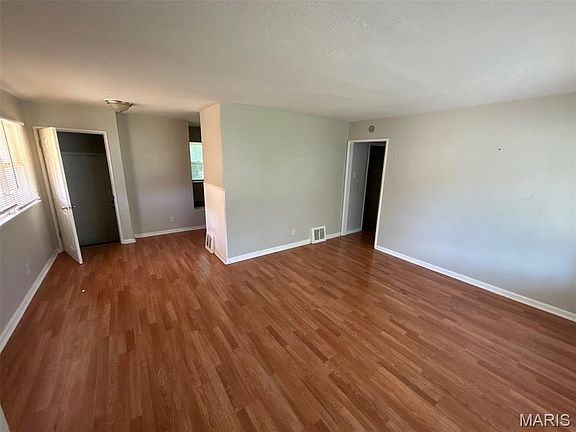 3rd image of 9855 Medford Dr