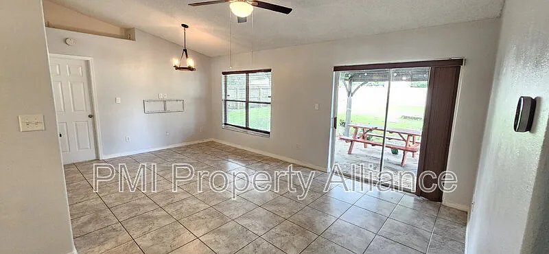 4 bed, 2.0 bath, 1236 sqft, $2,195 — Photo 4