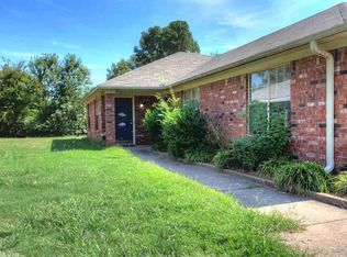 180 S Ash St, Conway, AR 72034