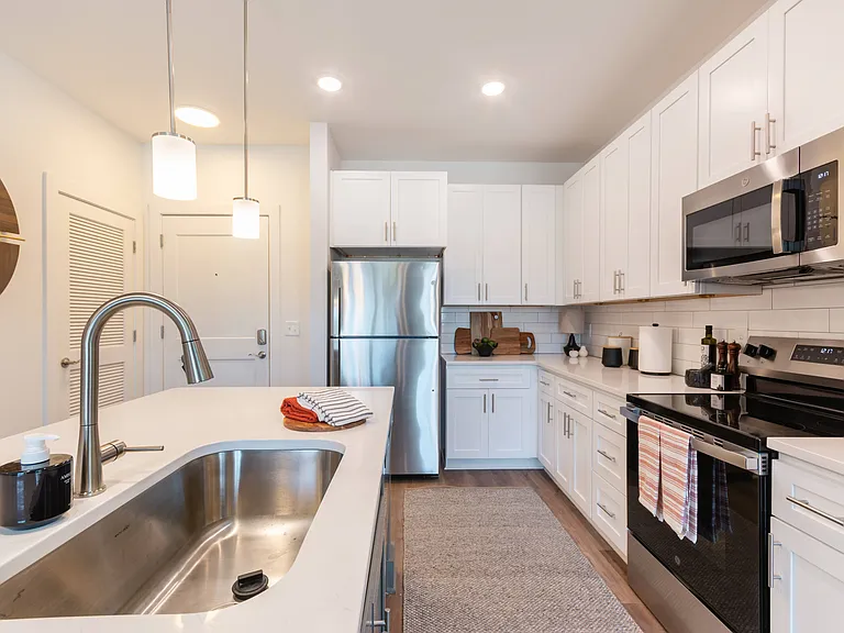 Spring Street Apartments — Photo 2