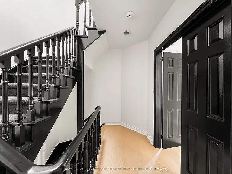 10 Gibson Ave — Photo 32