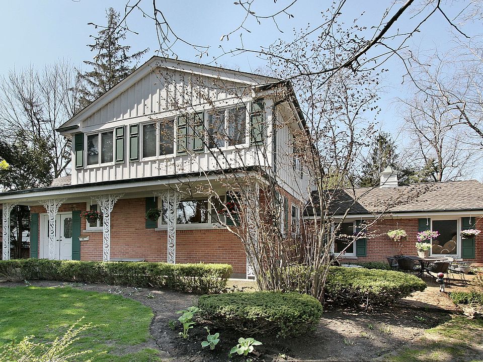 East of Sheridan w/beach access, partial lake views.