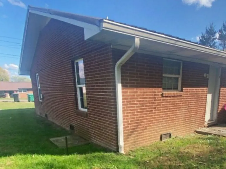 1623 Jefferson St — Photo 3