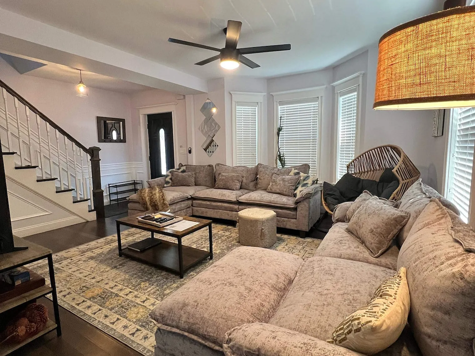 3 bed, 1.5 bath, $6,103 — Photo 3