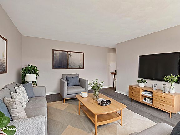 2nd image of 315 15th St APT 6