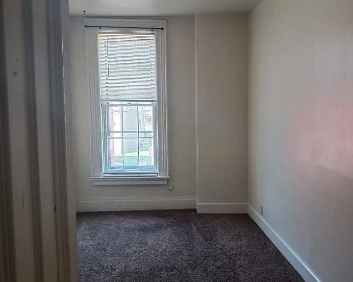 323 SE 2nd St #C — Photo 12