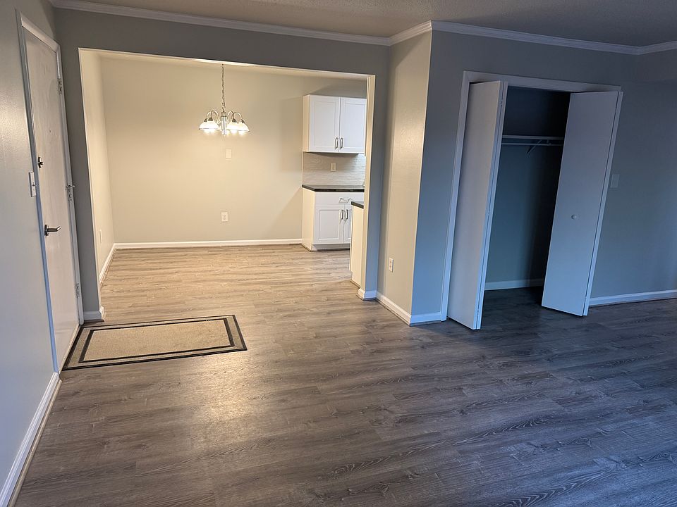 Living room to dining area