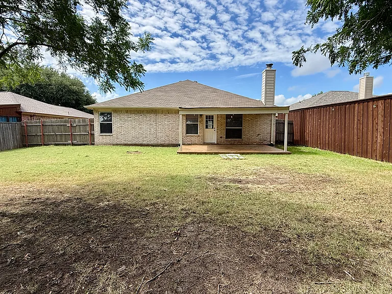 243 Lake Travis Dr — Photo 4