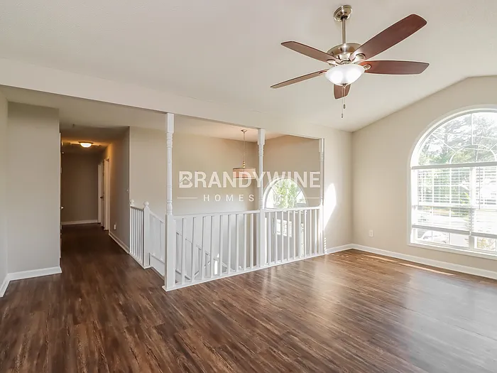 113 Eva Dr — Photo 3