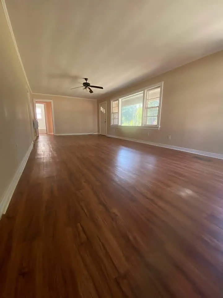 3 bed, $1,000 — Photo 2
