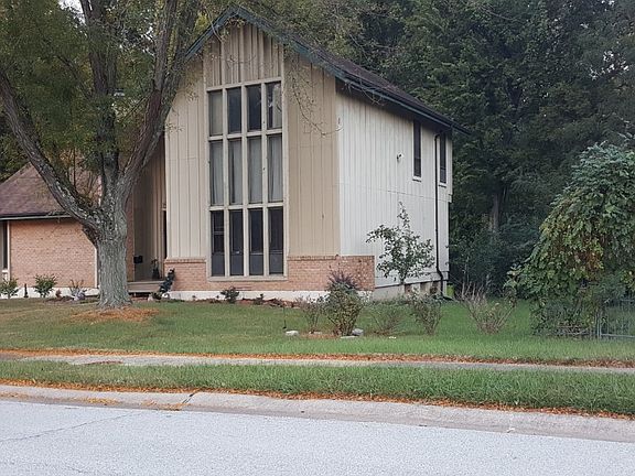 2nd image of 1515 Knollstone Dr