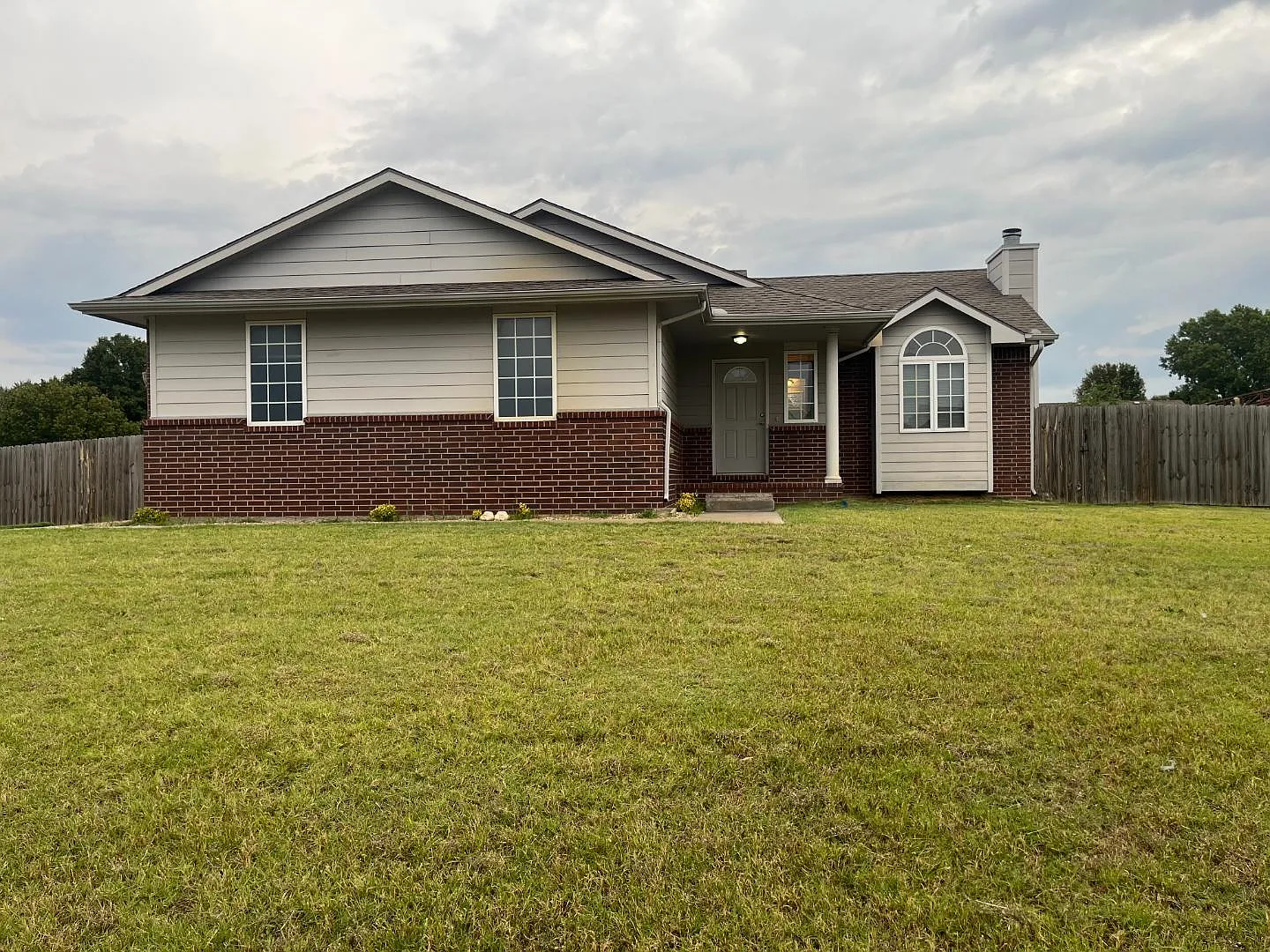 5402 S Victoria Ct — Photo 1