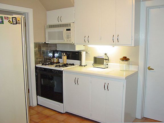 4th image of 909 Greenwood Ave