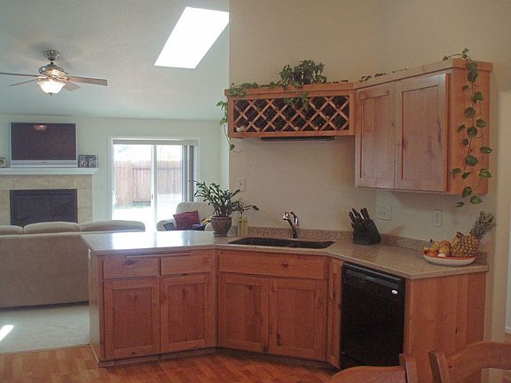 open floor plan - great for entertaining