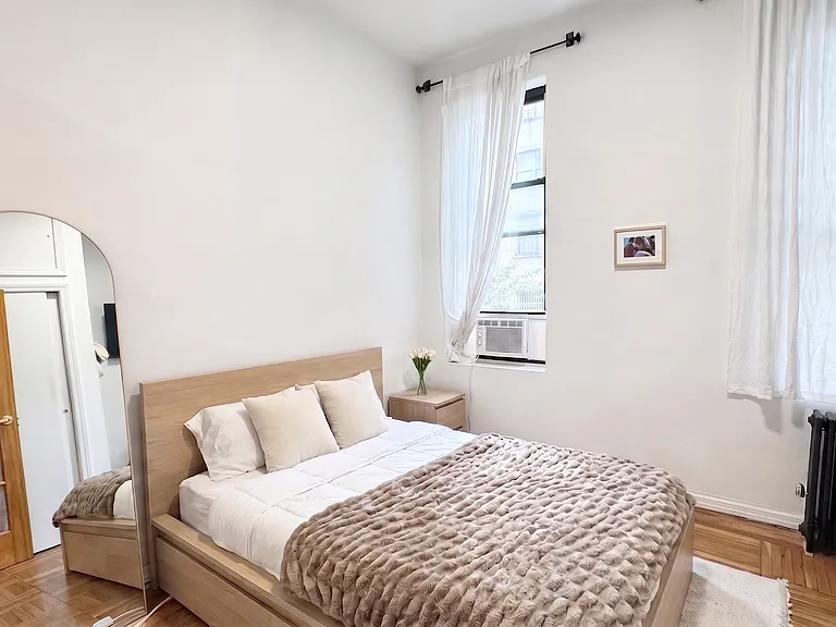342 E 9th St #1C — Photo 5