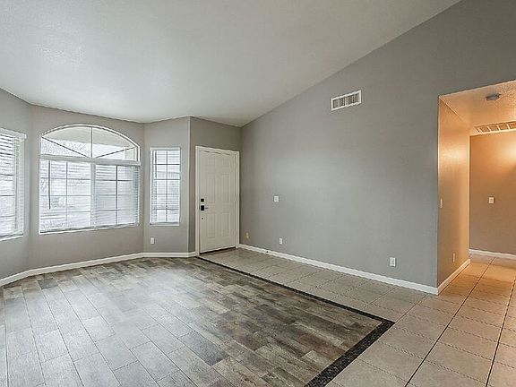 3rd image of 841 N Hillridge