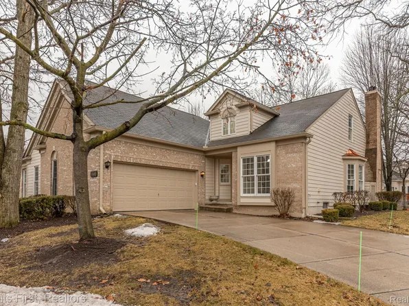 39603 Greenbrier Ct, Northville, MI 48168