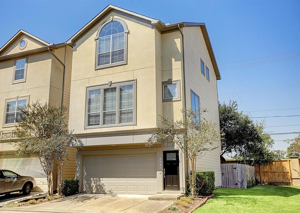 Prime, newly (exterior) painted corner unit on largest corner lot in community