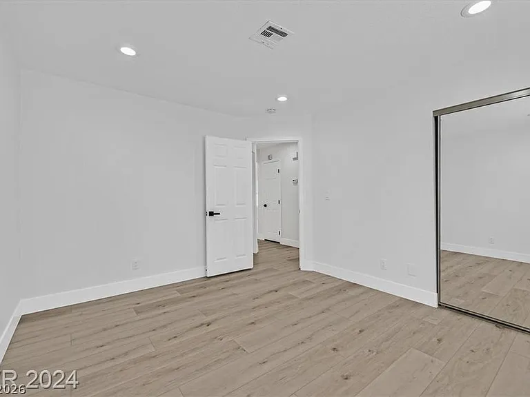 8 Barton Spring Cir — Photo 18