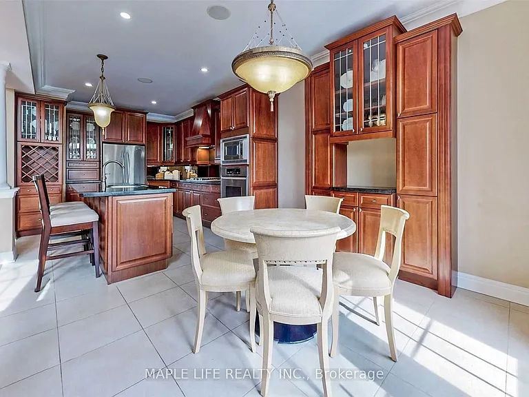 246 Sir Benson Dr — Photo 16
