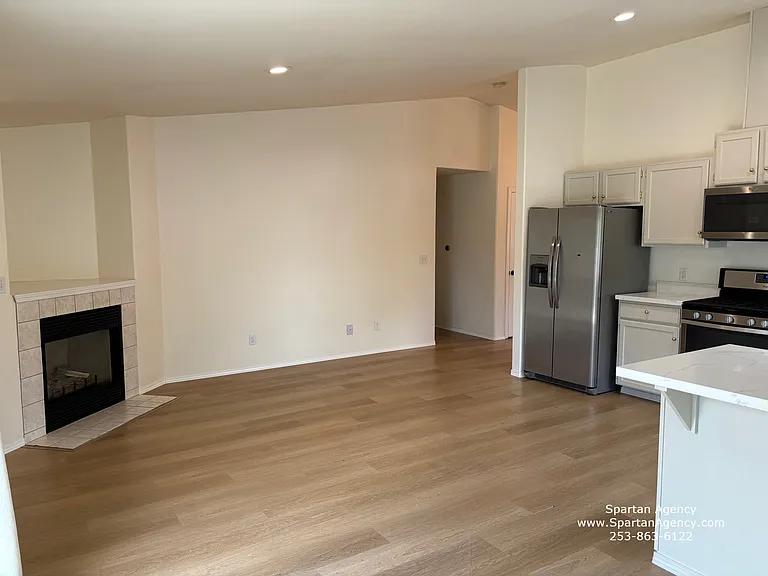 1020 Academy St — Photo 13