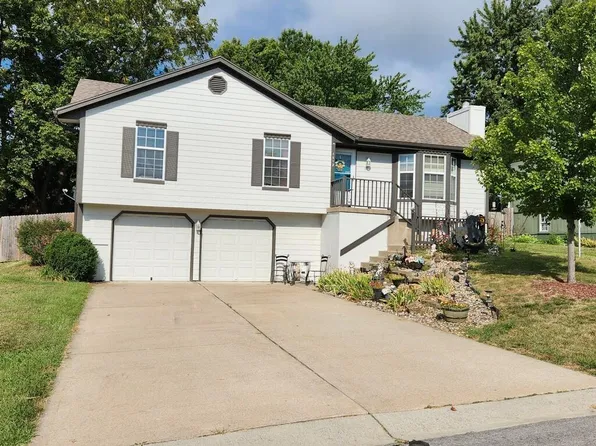 1512 NE Jade St, Lees Summit, MO 64086