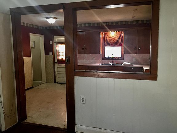 3rd image of 634 N Hobson Ave