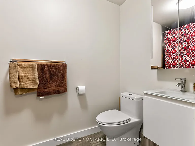 90A S Kingsway Way — Photo 24