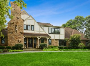 2024 Abbotsford Dr, Inverness, IL 60010