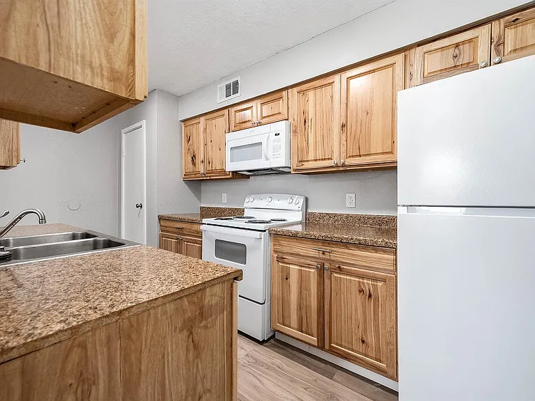 4620 W Orange St — Photo 8
